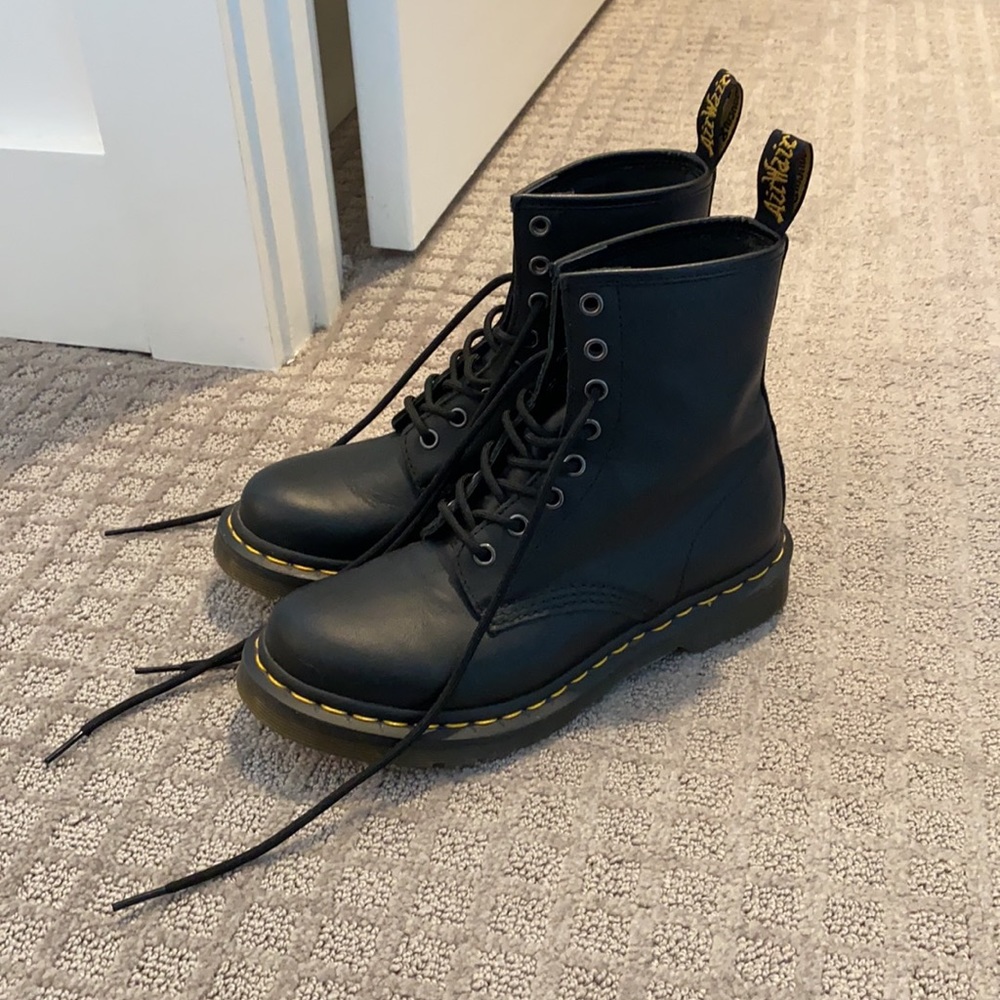 Women’s Dr. Martens 1460 8 Eye Boots - Smooth Sz.7